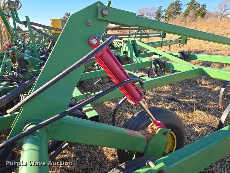 image for item ET1105 John Deere 730 air seeder