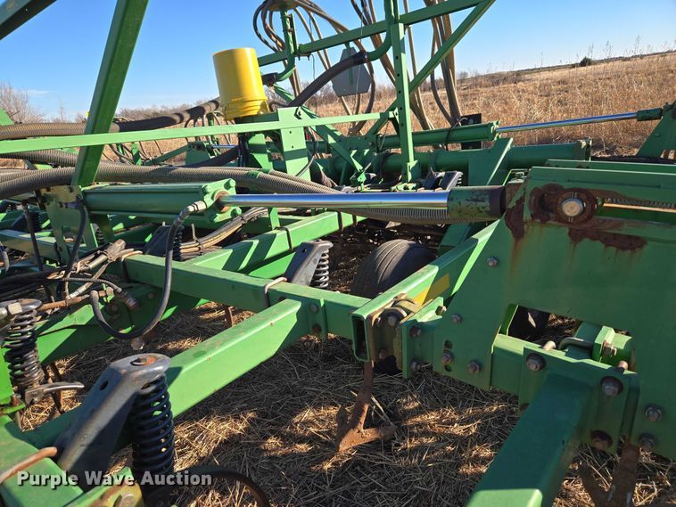 image for item ET1105 John Deere 730 air seeder
