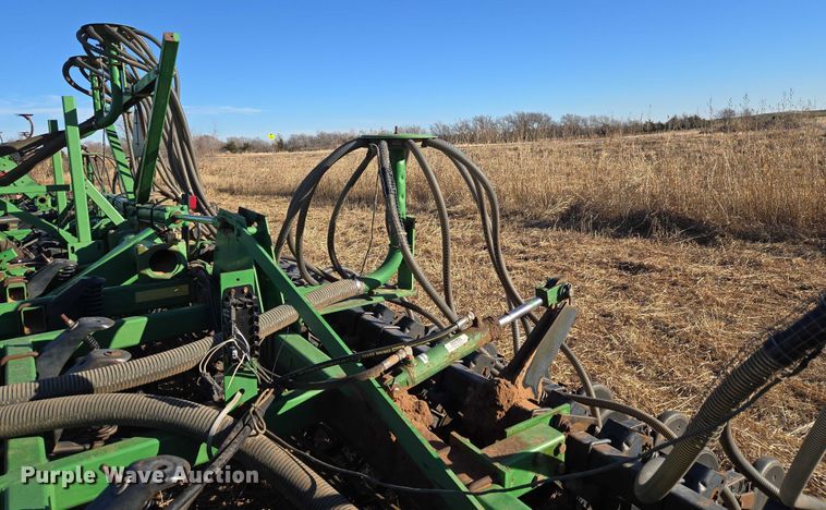 image for item ET1105 John Deere 730 air seeder