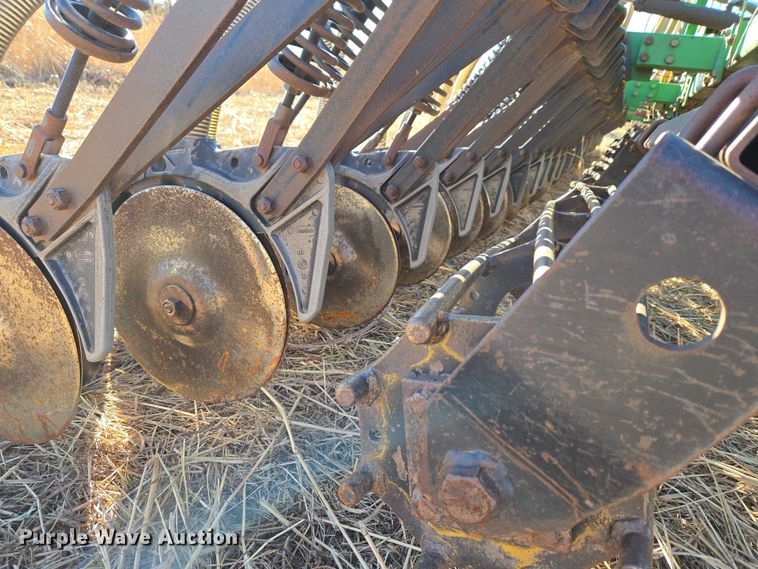 image for item ET1105 John Deere 730 air seeder