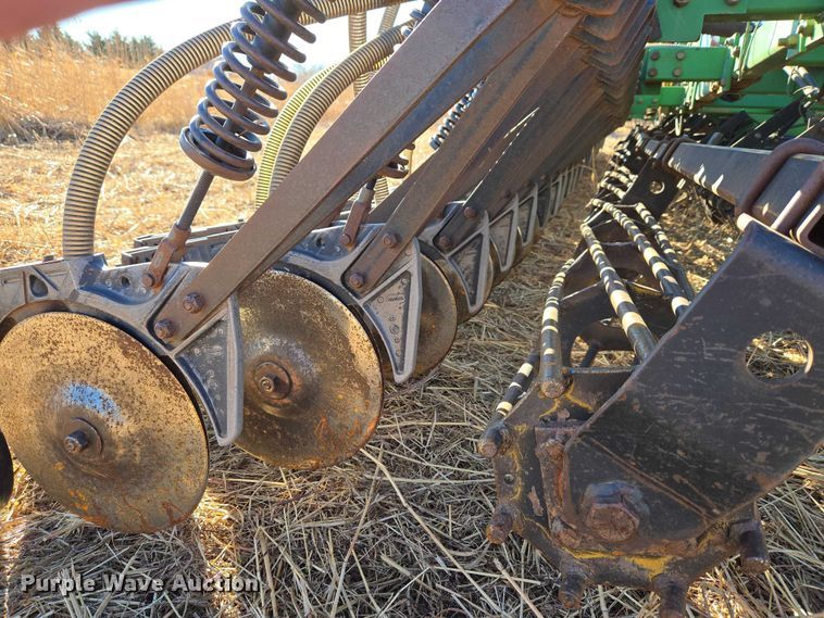 image for item ET1105 John Deere 730 air seeder