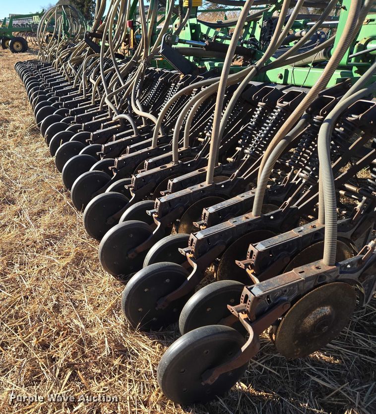 image for item ET1105 John Deere 730 air seeder