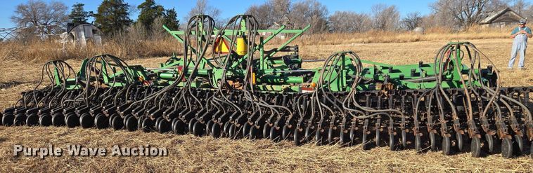 image for item ET1105 John Deere 730 air seeder
