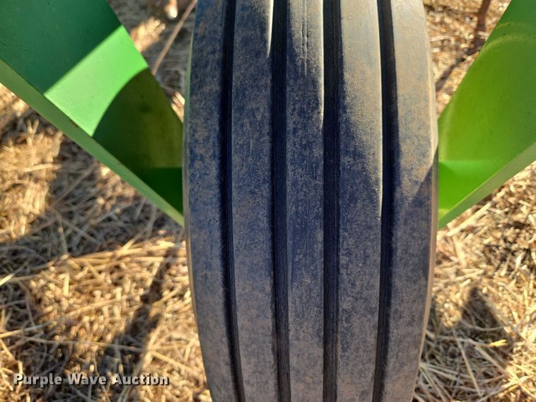 image for item ET1105 John Deere 730 air seeder