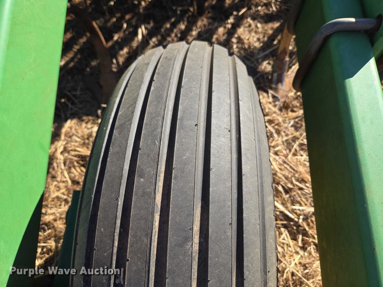 image for item ET1105 John Deere 730 air seeder