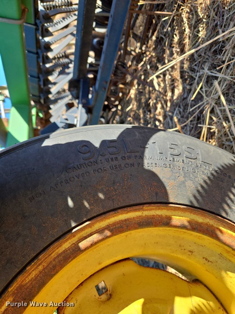 image for item ET1105 John Deere 730 air seeder