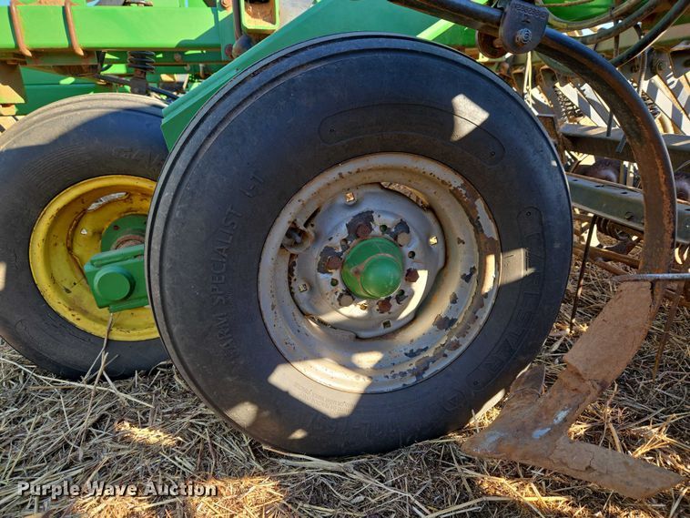 image for item ET1105 John Deere 730 air seeder