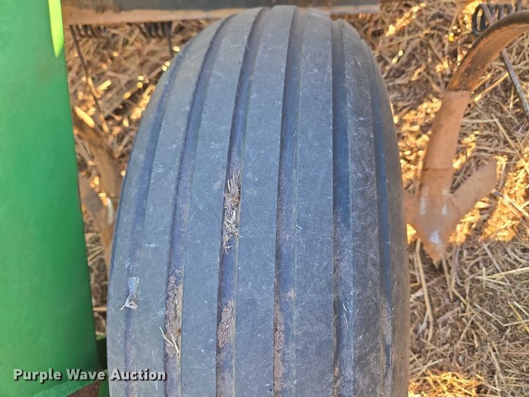 image for item ET1105 John Deere 730 air seeder