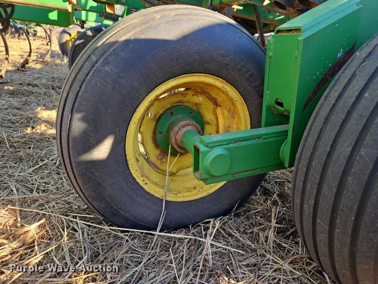 image for item ET1105 John Deere 730 air seeder