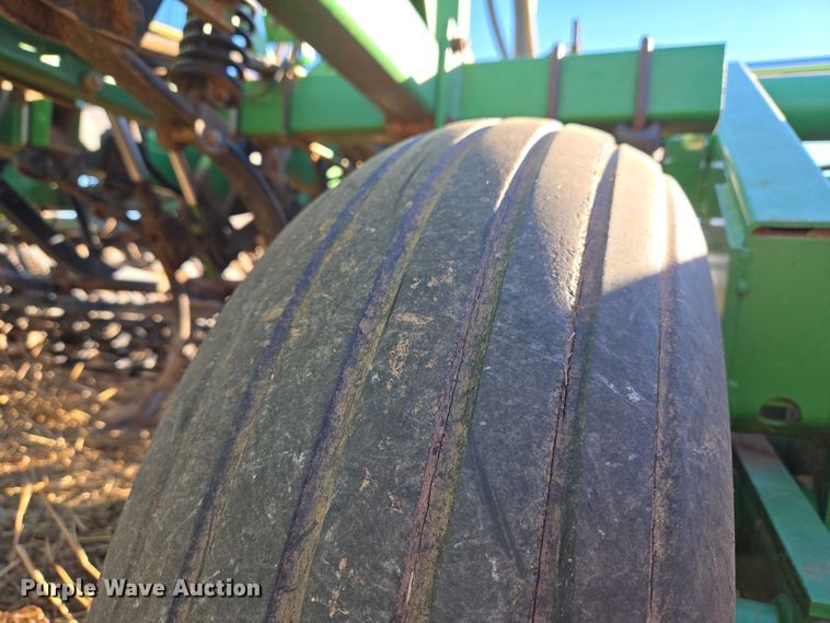 image for item ET1105 John Deere 730 air seeder