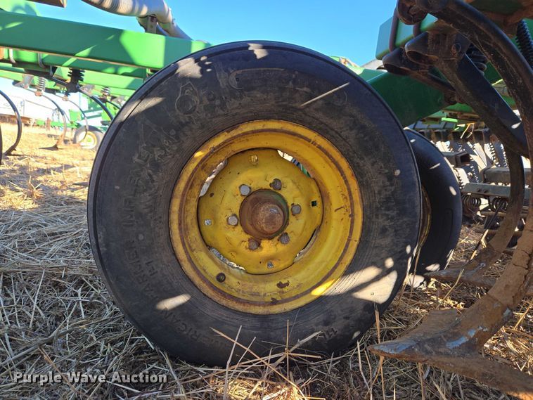 image for item ET1105 John Deere 730 air seeder