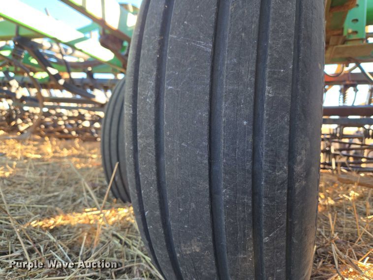 image for item ET1105 John Deere 730 air seeder