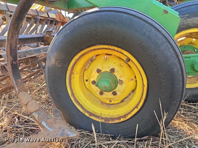 image for item ET1105 John Deere 730 air seeder