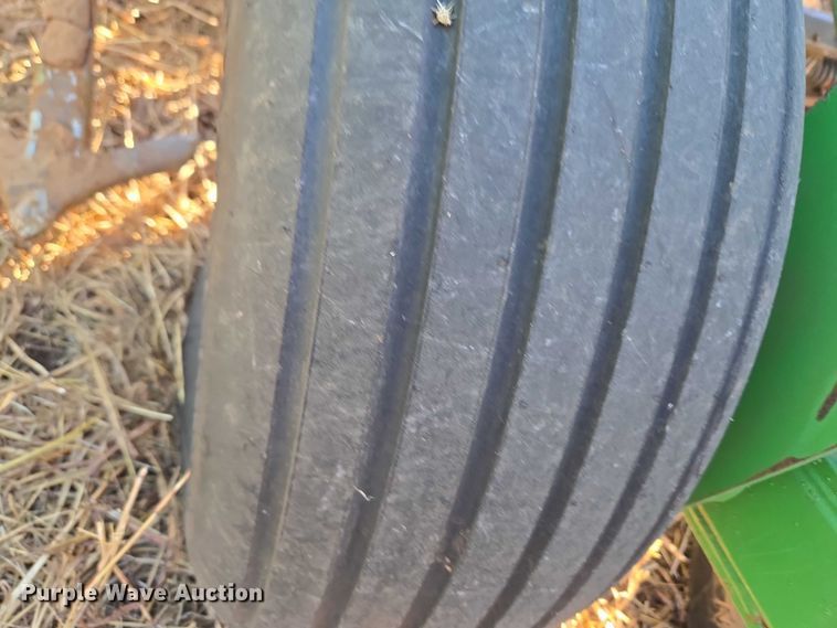 image for item ET1105 John Deere 730 air seeder