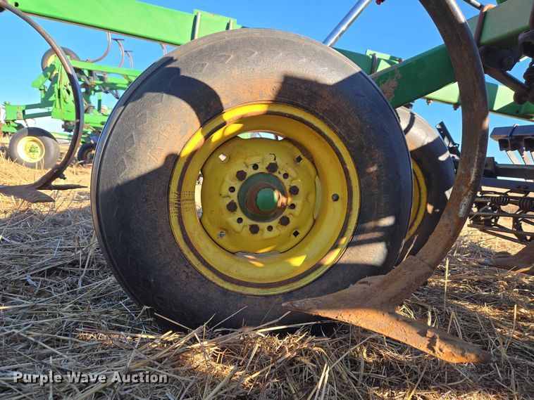 image for item ET1105 John Deere 730 air seeder