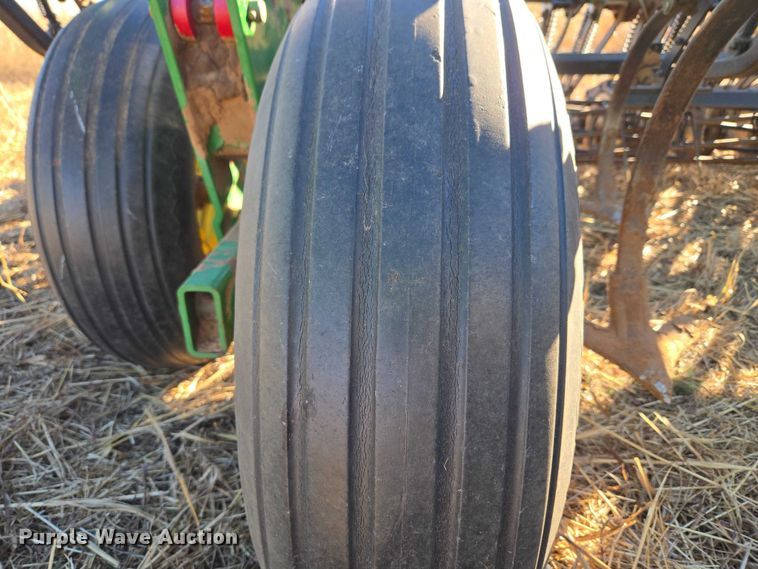 image for item ET1105 John Deere 730 air seeder