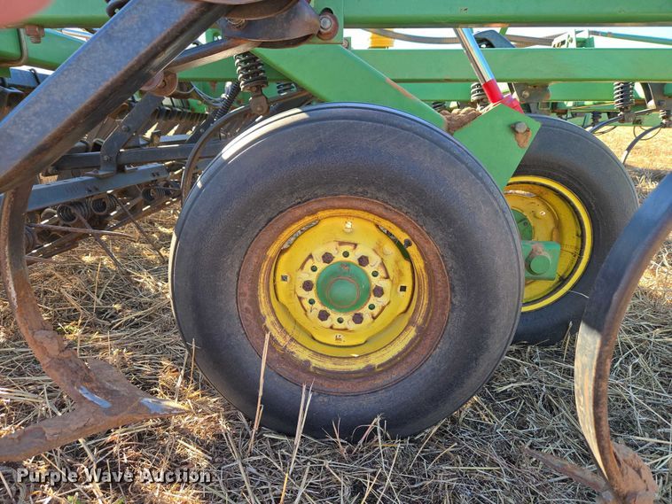 image for item ET1105 John Deere 730 air seeder