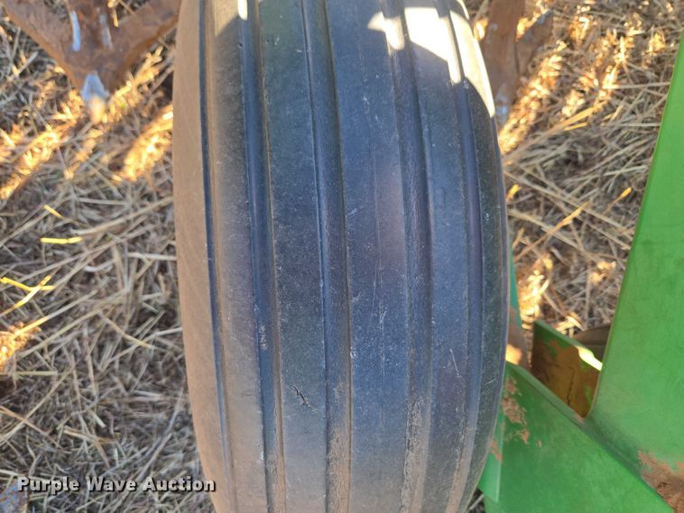 image for item ET1105 John Deere 730 air seeder