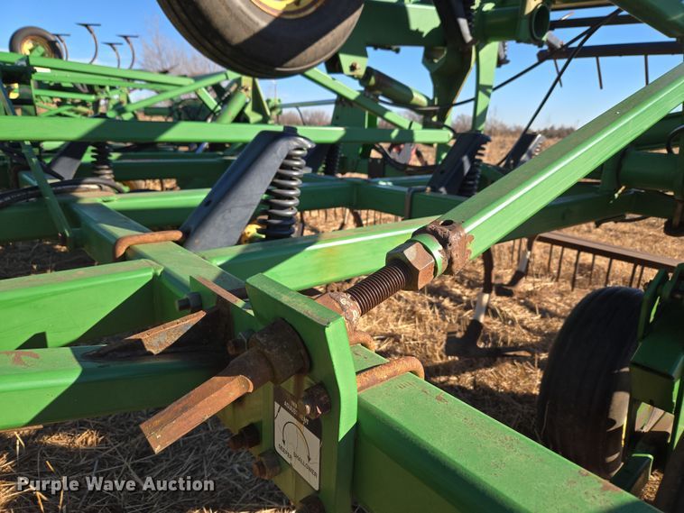 image for item ET1106 John Deere 1810 field cultivator