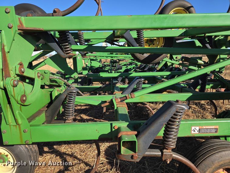 image for item ET1106 John Deere 1810 field cultivator
