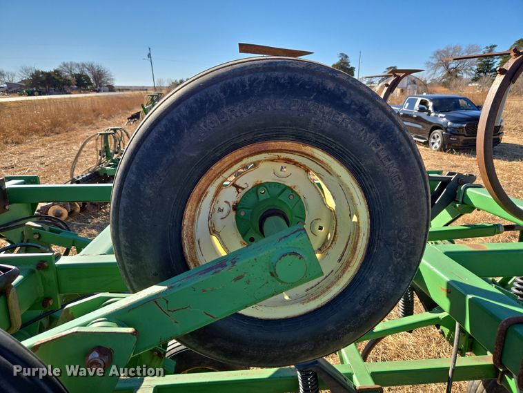 image for item ET1106 John Deere 1810 field cultivator