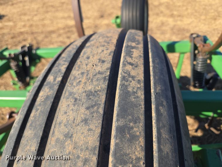 image for item ET1106 John Deere 1810 field cultivator
