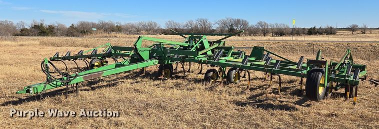 image for item ET1108 John Deere 680 chisel