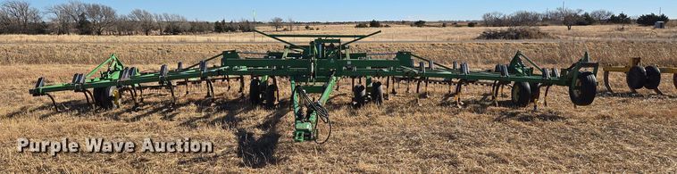 image for item ET1108 John Deere 680 chisel