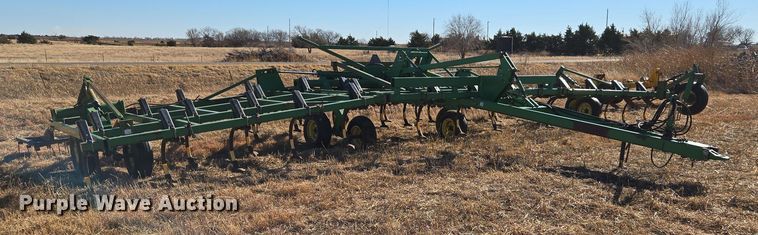 image for item ET1108 John Deere 680 chisel