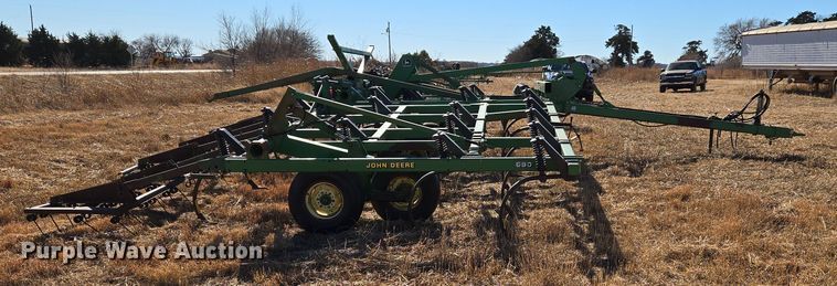 image for item ET1108 John Deere 680 chisel