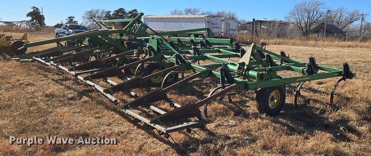 image for item ET1108 John Deere 680 chisel