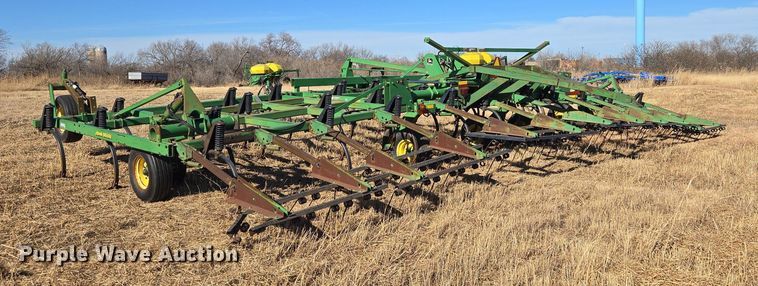 image for item ET1108 John Deere 680 chisel