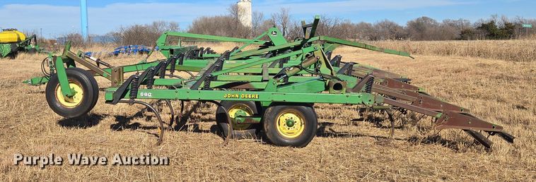 image for item ET1108 John Deere 680 chisel