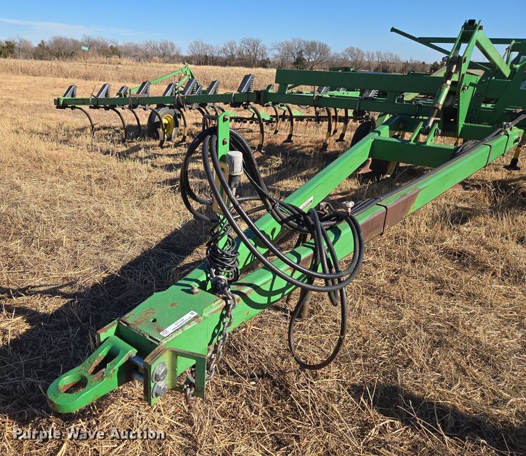 image for item ET1108 John Deere 680 chisel