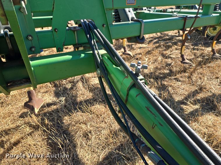 image for item ET1108 John Deere 680 chisel