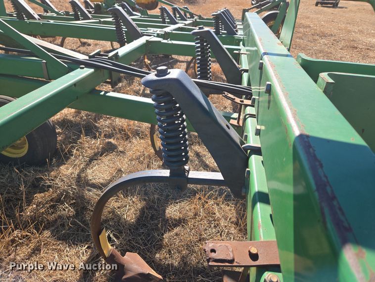 image for item ET1108 John Deere 680 chisel