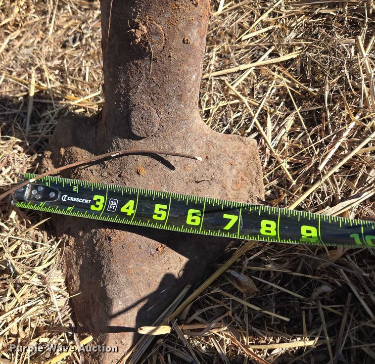 image for item ET1108 John Deere 680 chisel