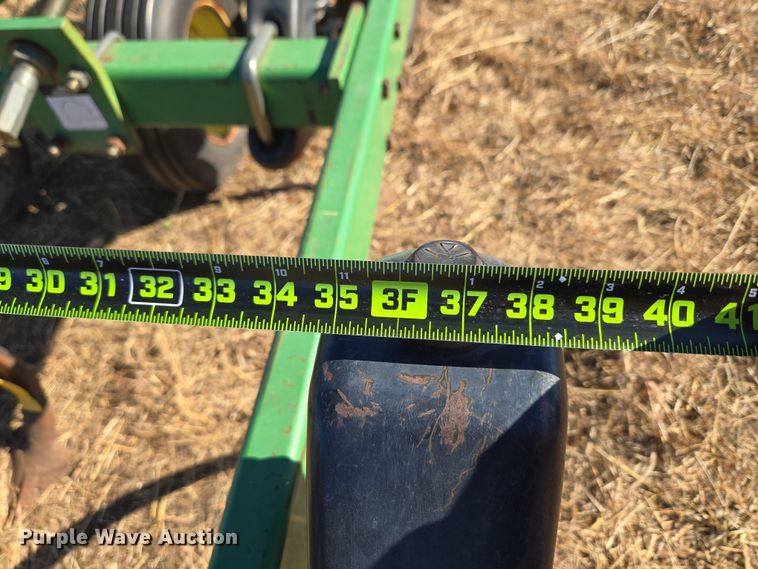 image for item ET1108 John Deere 680 chisel