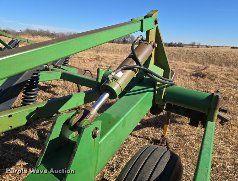 image for item ET1108 John Deere 680 chisel