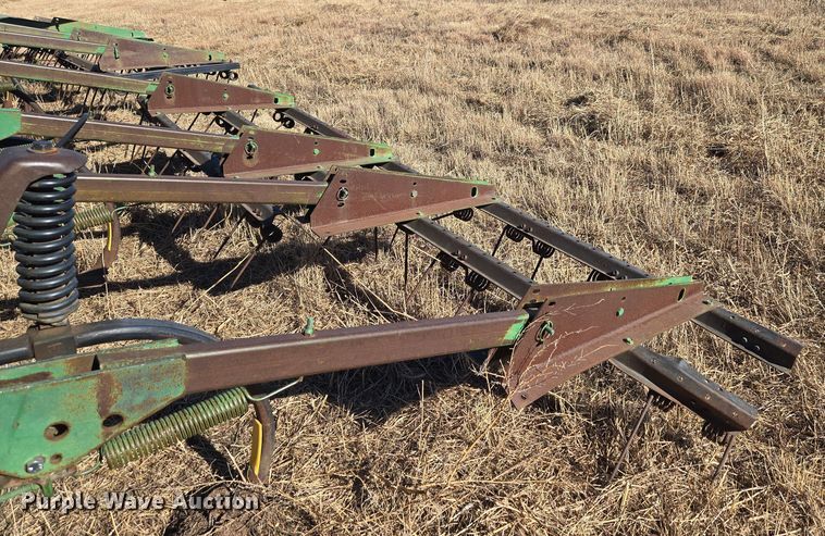 image for item ET1108 John Deere 680 chisel