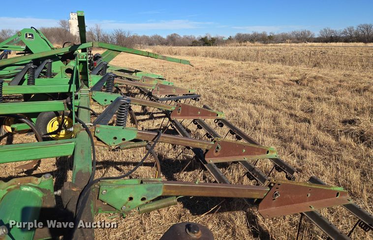 image for item ET1108 John Deere 680 chisel