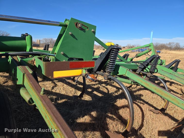 image for item ET1108 John Deere 680 chisel