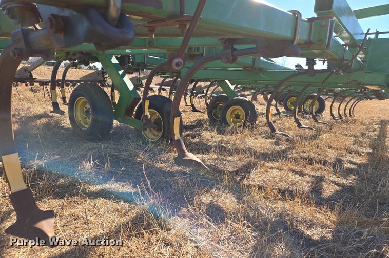 image for item ET1108 John Deere 680 chisel