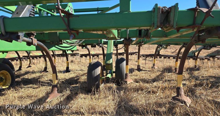 image for item ET1108 John Deere 680 chisel