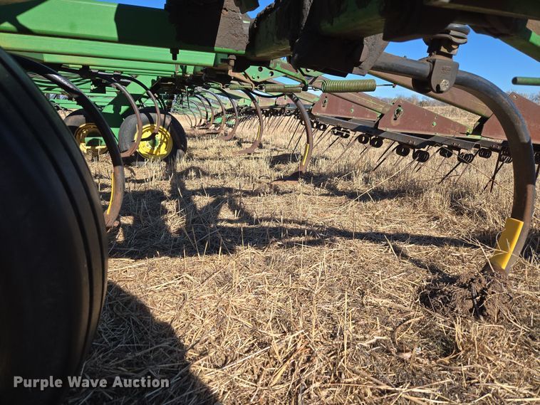 image for item ET1108 John Deere 680 chisel