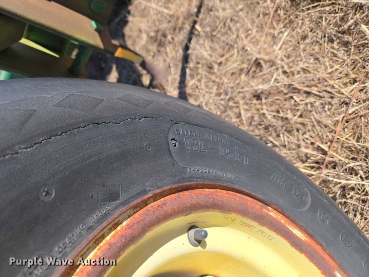 image for item ET1108 John Deere 680 chisel