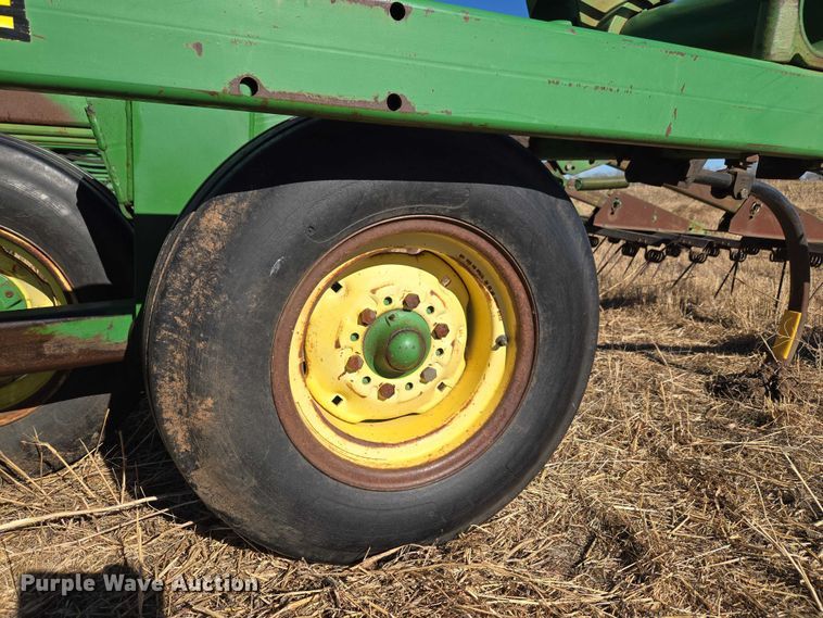 image for item ET1108 John Deere 680 chisel