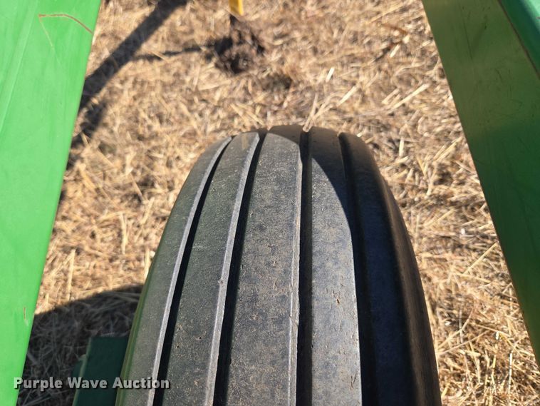 image for item ET1108 John Deere 680 chisel