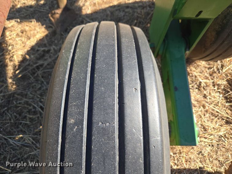 image for item ET1108 John Deere 680 chisel