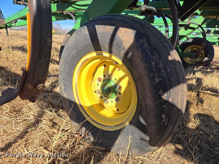 image for item ET1108 John Deere 680 chisel